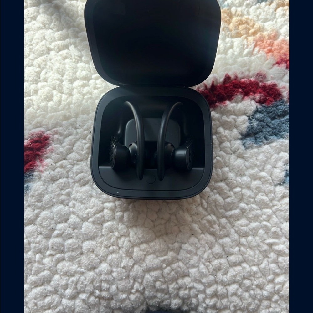 Beats Black Wireless Earbuds with Charging Case